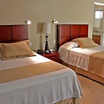 Los Pinos Casa-Habitacion